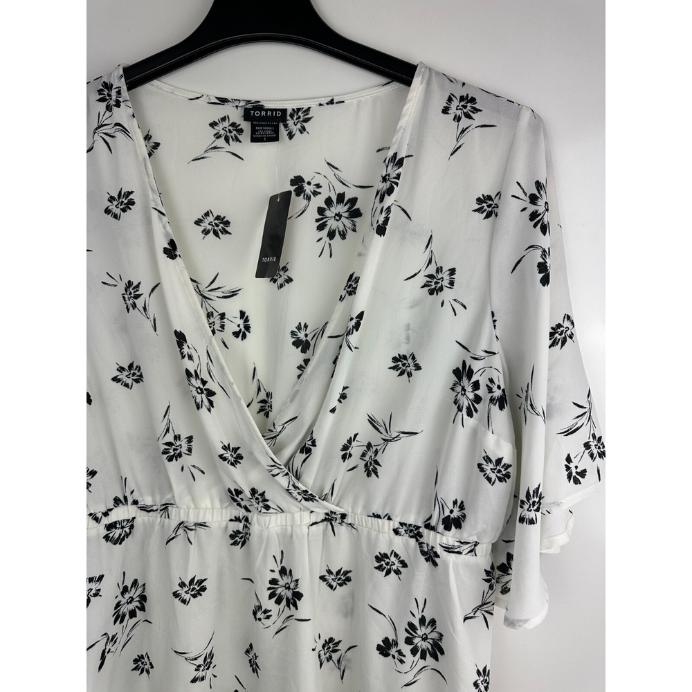 NWT Torrid Floral Georgette Flutter Sleeve Surplice Blouse Sheer Plus Size 1X - Picture 6 of 14
